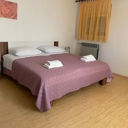 Apartment Vili * تروغير